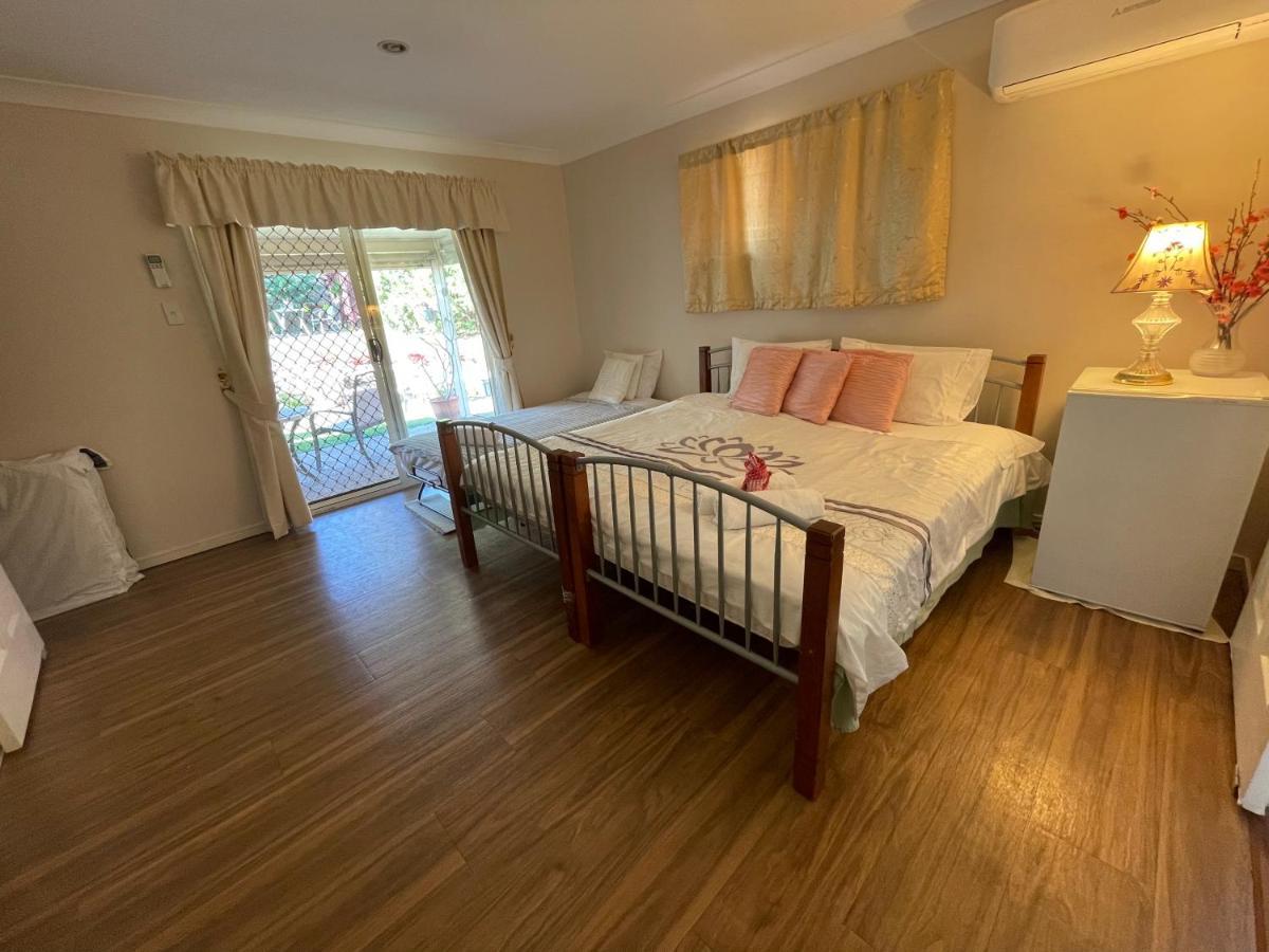 Theme Parks Amituofo Homestay Gold Coast Exterior foto