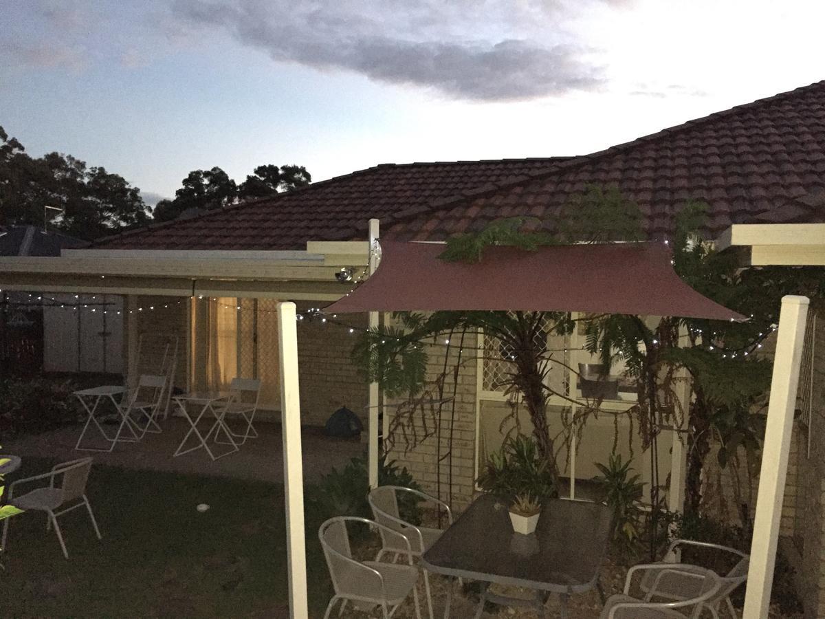 Theme Parks Amituofo Homestay Gold Coast Exterior foto